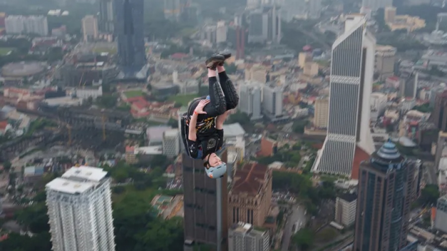Νεκρός base jumper που πήδηξε από κτίριο 29 ορόφων - Δεν άνοιξε το αλεξίπτωτο