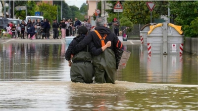 Δεκατέσσερις οι νεκροί από τις πλημμύρες στην Ιταλία - Πάνω από 20.000 οι άστεγοι