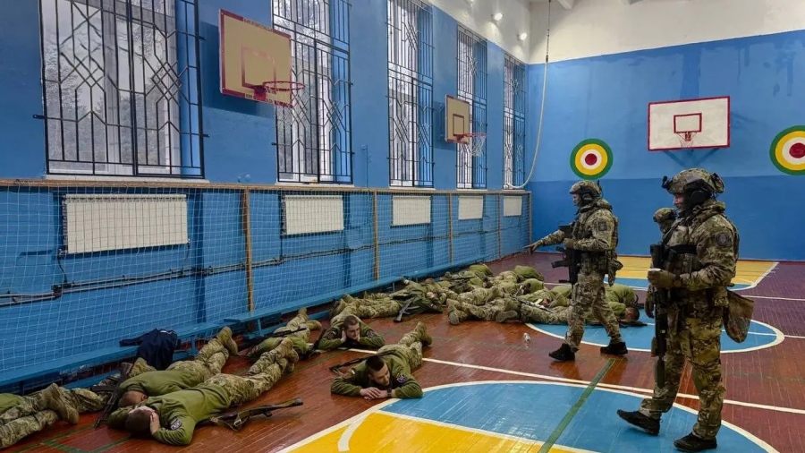 Η Ουκρανία ξεμένει από παιδιά - Ελάχιστοι οι μαθητές, φεύγουν στο εξωτερικό τα αγόρια για να αποφύγουν την επιστράτευση