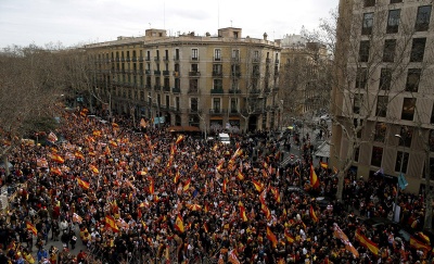 Ισπανία: Υπέρ της ενότητας με την Ισπανία διαδήλωσαν χιλιάδες Καταλανοί στη Βαρκελώνη