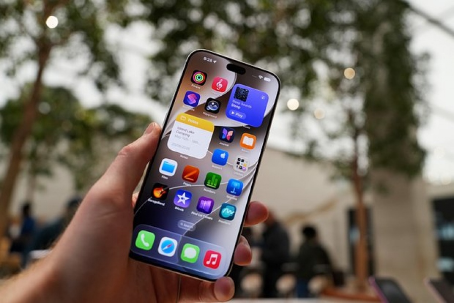 Κάτι δεν πάει καλά με το iPhone... το παράξενο πρόβλημα που εμφανίζεται από την πρώτη μέρα χρήσης