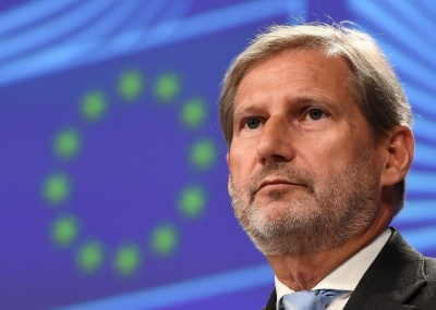 Hahn (Κομισιόν): Οι πολίτες της FYROM έχουν να διαλέξουν μεταξύ ΕΕ και απομόνωσης