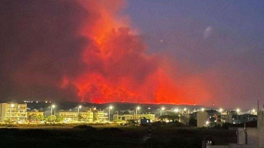 Πυρκαγιά στην Αλεξανδρούπολη: Συνδρομή των Ενόπλων Δυνάμεων στην επιχείρηση κατάσβεσης