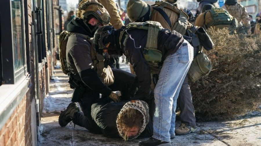 Σοκ στις ΗΠΑ - Άγριες ταραχές στη Μινεάπολη - Πράκτορες της ICE πυροβόλησαν και σκότωσαν άνδρα