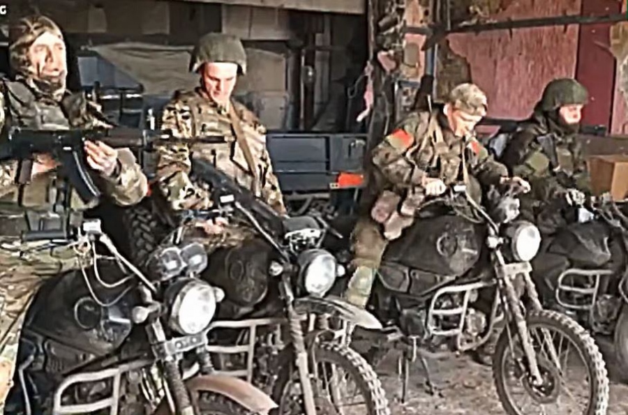 O Ουκρανικός στρατός ιδρύει μονάδα μηχανών enduro αντιγράφοντας τους Ρώσους