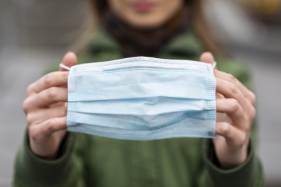 ΕΚΠΑ: Η μάσκα μειώνει τη συμπτωματική covid – Πιο αποτελεσματικές οι χειρουργικές