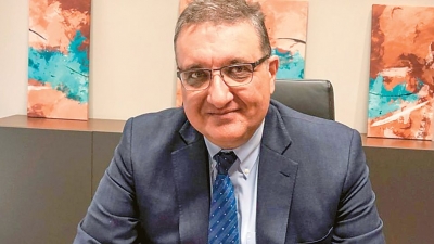 Εξαδάκτυλος: Ανοιχτό το ενδεχόμενο να επιστρέψει η μάσκα παντού