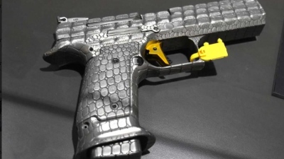 Πιστόλι Walter Q5 “Alligator”, στα όρια του κιτς - Ενας μεταλλικός αλιγάτορας