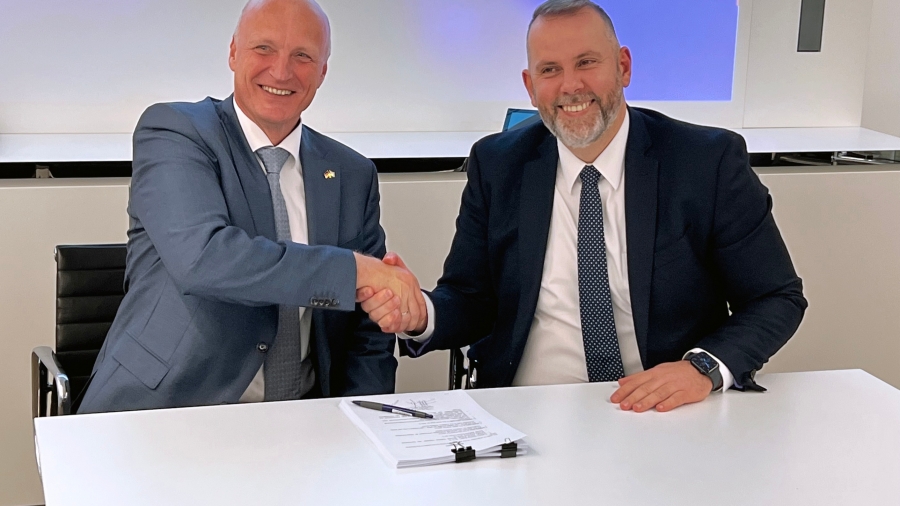 Sunlight Group: Εξαγορά της γερμανικής Triathlon - Αλλάζει το τοπίο στις βιομηχανικές μπαταρίες