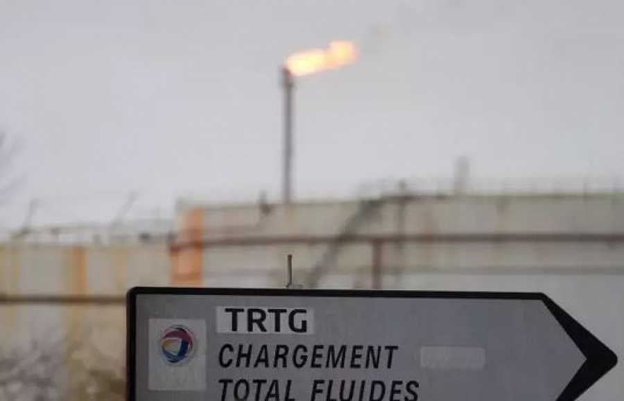 Γαλλία: Υπό έλεγχο μεγάλη πυρκαγιά σε διυλιστήριο της Total – Δεν σημειώθηκαν τραυματισμοί