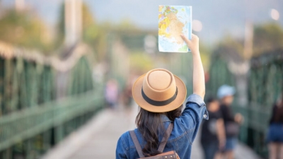 Πόσο αυξήθηκαν οι δαπάνες των Βρετανών για ταξίδια στην Ελλάδα