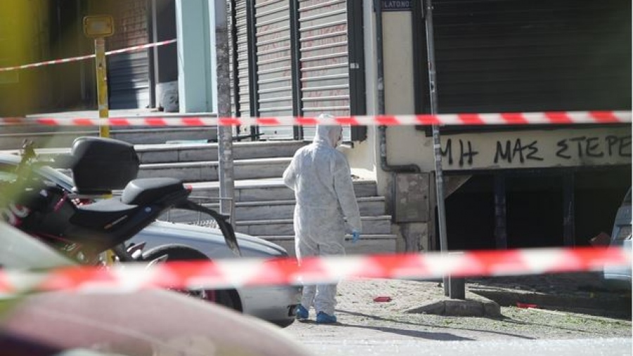 Σοκ στη Θεσσαλονίκη: Νεκρή από έκρηξη κοντά σε τράπεζα - Εκτιμάται ότι έβαλε τον εκρηκτικό μηχανισμό