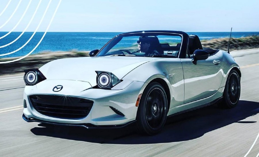 Ένα σύγχρονο Mazda MX-5 με pop-up προβολείς!
