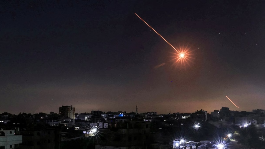 Χάος στο Ιράκ: Κύματα drones κατά της αμερικανικής πρεσβείας, οι Αμερικανοί επιστράτευσαν τα RAM (vid)