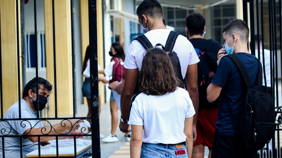 Στις 13/9 ανοίγουν τα σχολεία - Οι όροι για την επιστροφή στις αίθουσες εκπαιδευτικών και μαθητών