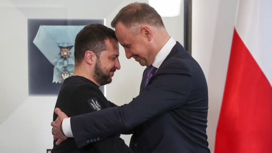 Άναυδος ο Πολωνός πρόεδρος Duda με την αμορφωσιά του Zelensky: «Αγνοεί βασικές γνώσεις δημοτικού, δεν ξέρει τίποτα για το Volyn»