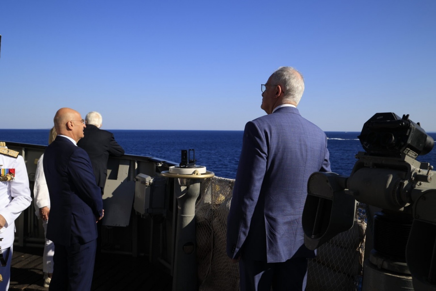 Ναυτική Εβδομάδα 2025 - Στη φρεγάτα «Σπέτσαι» για την επιθεώρηση του Στόλου εν πλω Τασούλας και Δένδιας