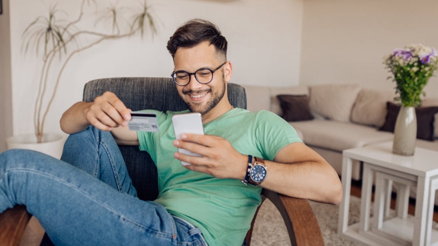 Visa: Συμβουλές για ασφαλείς συναλλαγές εν όψει των εορταστικών αγορών – Τι αναφέρει νέα έκθεση