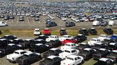 Βέλγιο: 8.000 πολυτελή αυτοκίνητα Ferrari, Cadillac, Mercedes με προορισμό την Ρωσία σαπίζουν σε λιμάνι