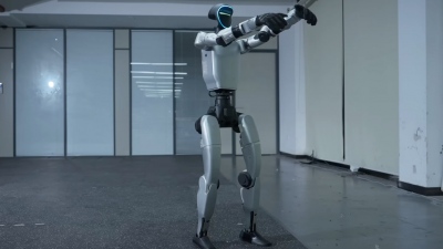 Το μέλλον είναι εδώ - Ανθρωποειδές ρομπότ καταδιώκει αγριογούρουνα στην Πολωνία (vid)