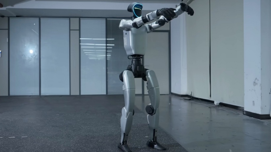 Το μέλλον είναι εδώ - Ανθρωποειδές ρομπότ καταδιώκει αγριογούρουνα στην Πολωνία (vid)