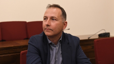 Σοκ για τον Βασίλη Μεταξά - Άρση ασυλίας για τον βουλευτή του ΚΚΕ - Κατηγορείται για κλοπή ασπίδας αστυνομικού