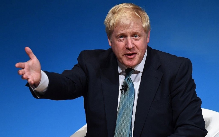 Johnson: Η Βρετανία θα χαλαρώσει τους μεταναστευτικούς κανονισμούς για τους επιστήμονες