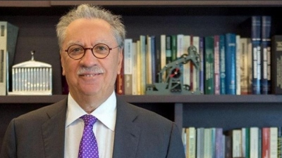 Leading banker’s warning: Global society ruled by a decaying elite as values collapse