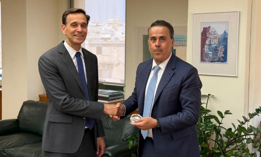 Ο Παπασταύρου συναντήθηκε με τον νέο επιτετραμμένο στην πρεσβεία – «Πιο ισχυρές από ποτέ οι σχέσεις Ελλάδας – ΗΠΑ»