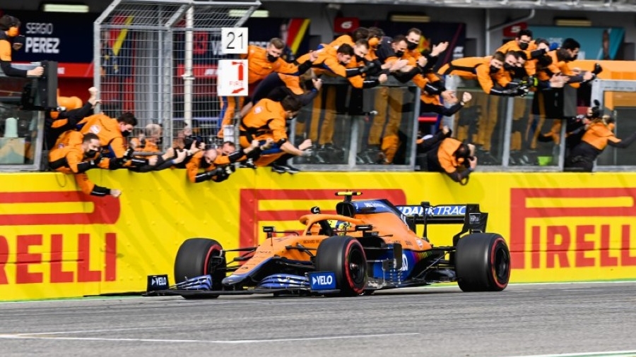 Ο Λάντο Νόρις οδηγεί την McLaren και πάλι στην κορυφή της Formula 1