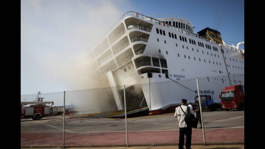 Έσβησε μετά από πολυήμερες προσπάθειες η φωτιά στο οχηματαγωγό πλοίο «Ελευθέριος Βενιζέλος»