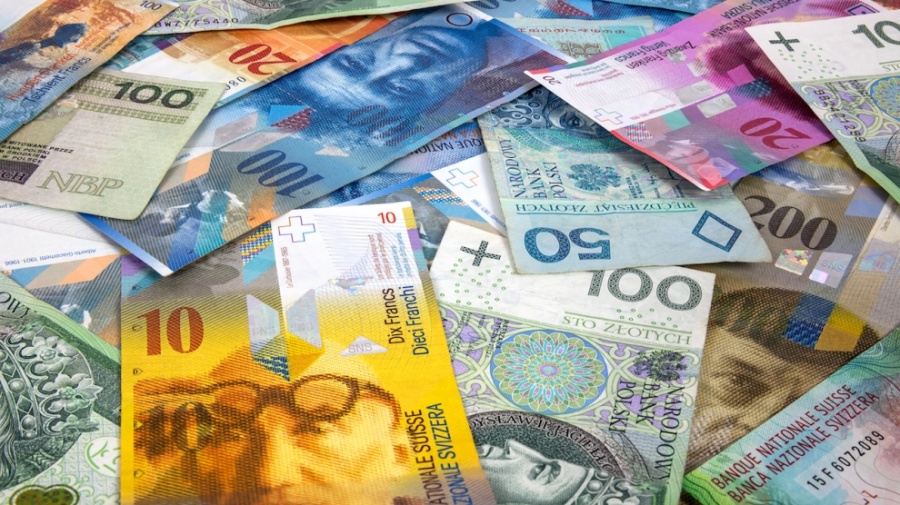 Τα hedge funds μειώνουν τις short θέσεις στο δολάριο και τις αυξάνουν στο ελβετικό φράγκο