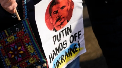 Διαμαρτυρίες σε όλο τον κόσμο για την ρωσική εισβολή στην Ουκρανία