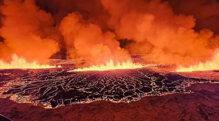 Φωτιά και λάβα στην Ισλανδία - Εξερράγη το ηφαίστειο που «έβραζε», γλίτωσε η πόλη Γκρίνταβικ