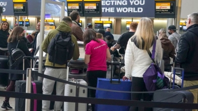 Απεργίες και μειώσεις πτήσεων σε ευρωπαϊκά αεροδρόμια απειλούν τον ελληνικό τουρισμό