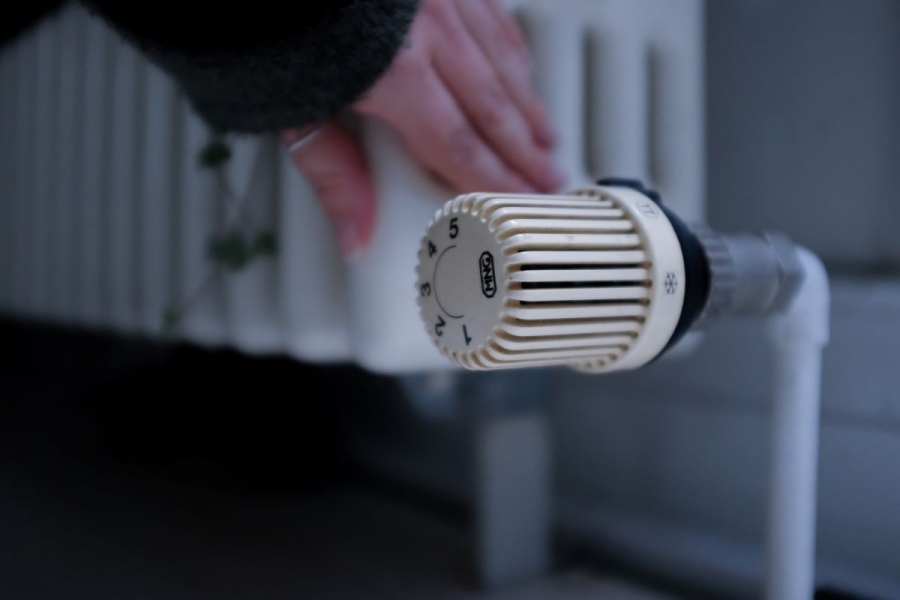 Φορέστε πουλόβερ, μην ανεβάζετε τη θέρμανση - Συμβουλές στους Ουκρανούς ενόψει χειμώνα