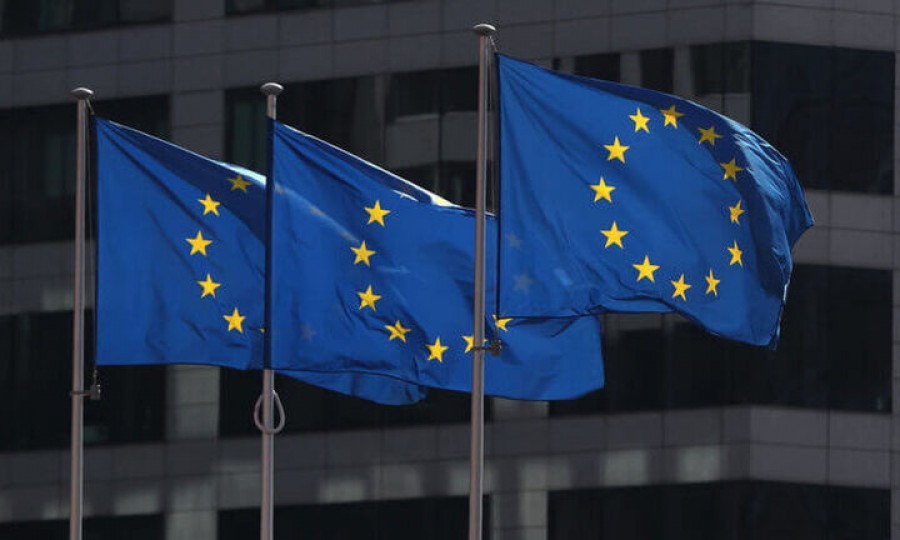 Εurostat: Στα 3 εκατ. οι άδειες διαμονής για πολίτες εκτός ΕΕ το 2019