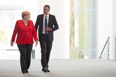 Τηλεφωνική επικοινωνία Μητσοτάκη - Merkel για το προσφυγικό - Έκτακτη Σύνοδο Κορυφής ζητά ο ΣΥΡΙΖΑ