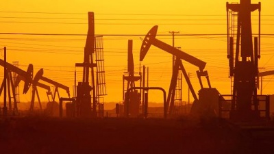 Οριακές μεταβολές στο πετρέλαιο μετά τα υψηλά τριών ετών – Άνω των 67 δολ. το Brent