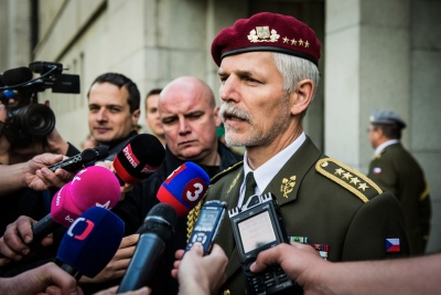 Ακραίος ο Τσέχος Πρόεδρος: Παρακολουθήστε όλους τους Ρώσους που ζουν στη Δύση