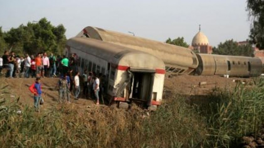 Αίγυπτος: 11 νεκροί και 100 τραυματίες από τον εκτροχιασμό τρένου