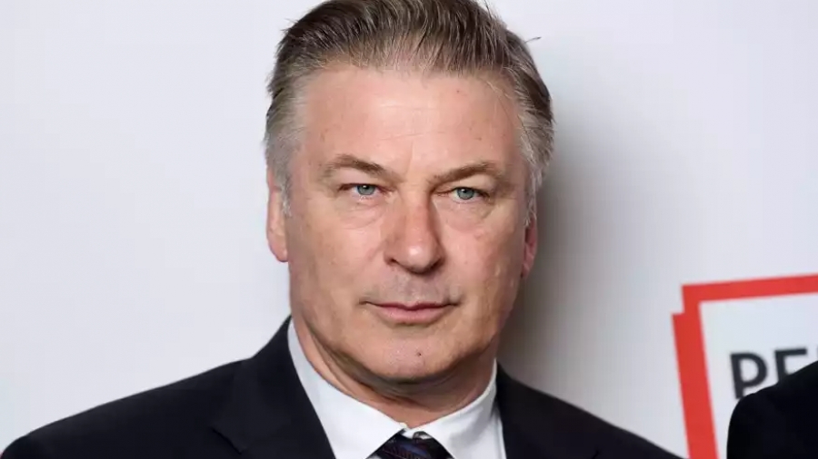 Σε εξωδικαστικό διακονισμό ο Alec Baldwin με την οικογένεια της Halyna Hatchyns: Θα συνεχιστούν τα γυρίσματα του «Rust»