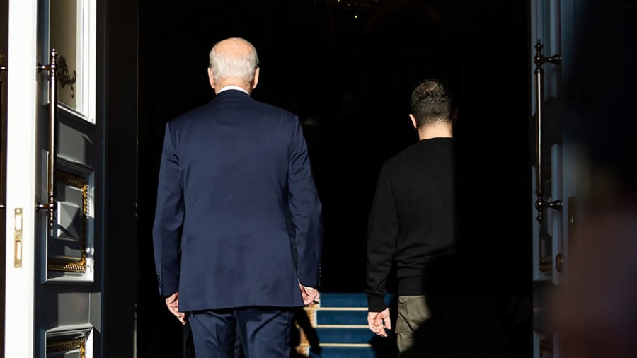 Αποκάλυψη Posobiec για τις «Ουκρανικές μίζες» σε κυβερνητικούς των ΗΠΑ - Όταν ορκιστεί ο Trump θα μάθετε ονόματα και διευθύνσεις