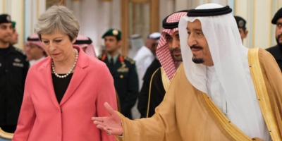 Η Βρετανία αναστέλλει νέα συμβόλαια πώλησης όπλων προς τη Σαουδική Αραβία