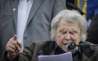 Μ. Θεοδωράκης: Σταματήστε τον εθνικό εξευτελισμό – Μην παίζετε με το λαό