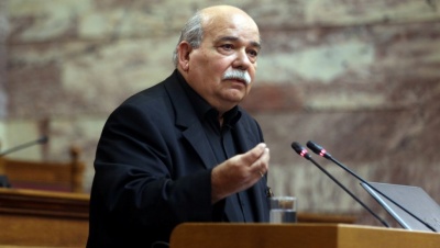 Βούτσης: Η κυβέρνηση θέλει να αναδιαμορφώσει τη δεξιά πολυκατοικία με ακροδεξιά θεμέλια