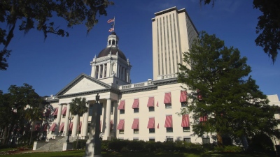 Πρωτοφανές: Η Florida απαγορεύει το ξόδεμα των επιδομάτων σε πορνό, τζόγο, μέντιουμ και... τατουάζ