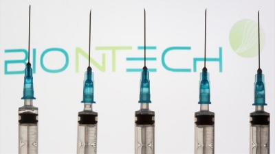 BioNTech: Αρχίζει η δουλειά για εμβόλιο που καλύπτει τη μετάλλαξη Omicron