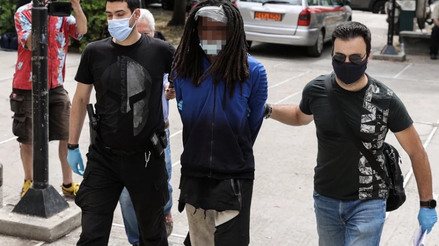 Στον εισαγγελέα ο Βρετανός επίδοξος εμπρηστής - Επιχείρησε να βάλει φωτιά με κεριά στη λίμνη Μπελέτσι