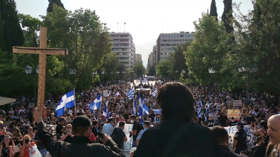 Γερμανικός Τύπος: Η τακτική «καρότο και εμβόλιο» στην Ελλάδα και οι «θρησκόληπτοι αντιεμβολιαστές»